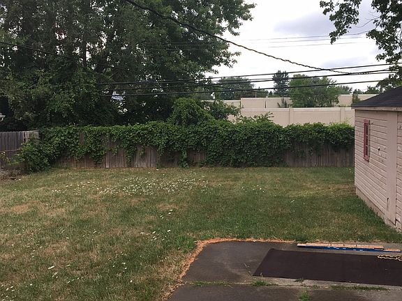 4th image of 1067 Evelyn Ave