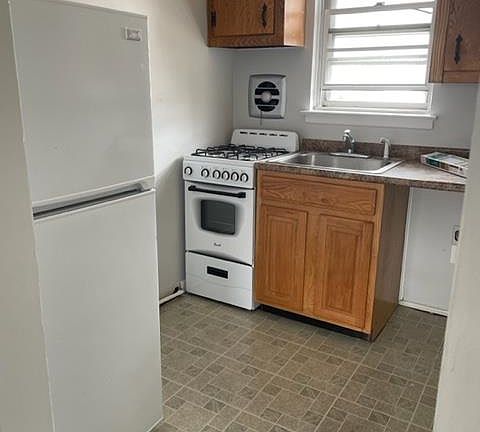 3rd image of 325 Essex St Unit N