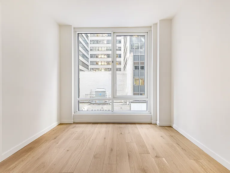 135 E 47th St #4E — Photo 9