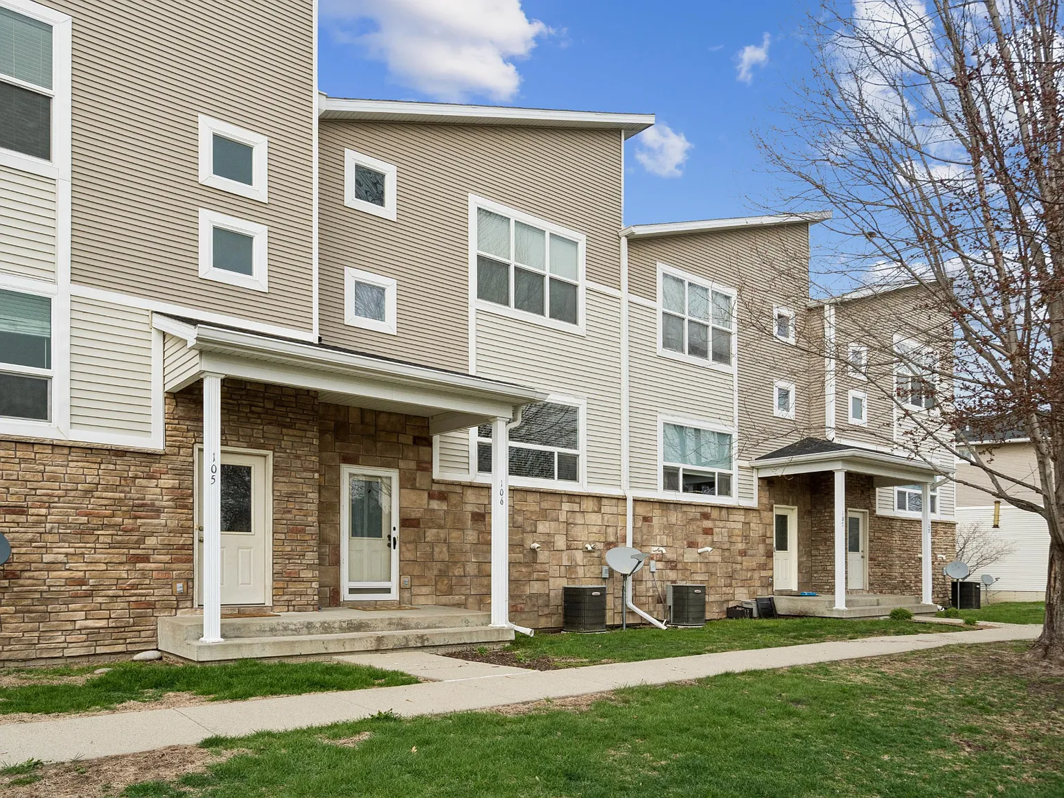 3 bed, 2.5 bath, 1560 sqft, $1,800 — Photo 2