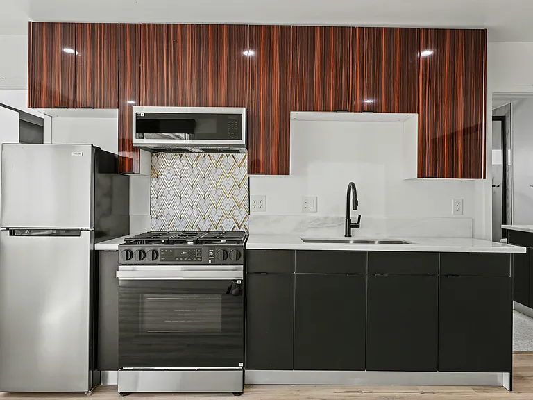 111 N Normandie Ave #14 — Photo 2