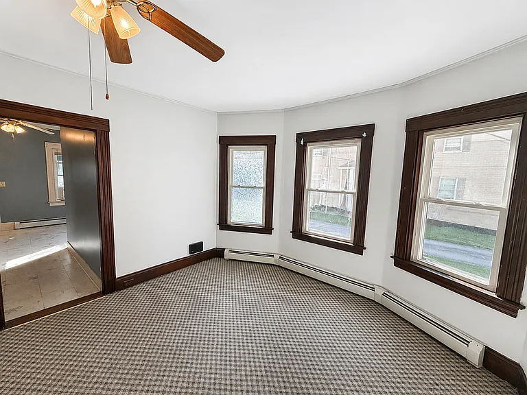 182 Grove St — Photo 5