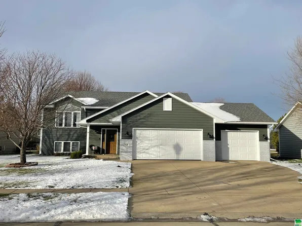 628 Bison Trl, Dakota Dunes, SD 57049