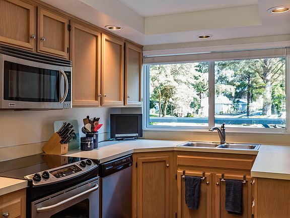 5th image of 5801 NE Voyage Ave APT 39