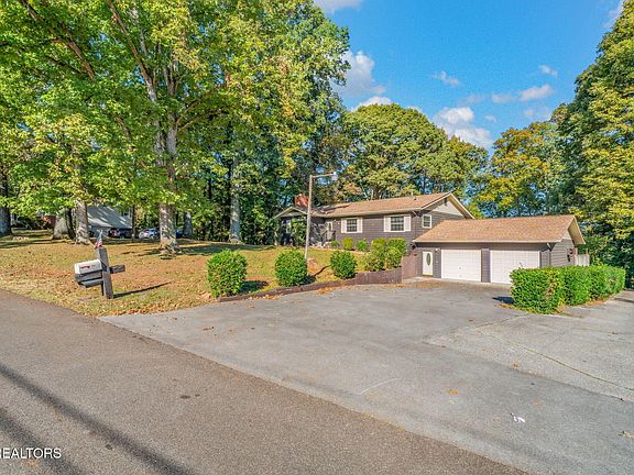 3rd image of 1504 Whitower Dr