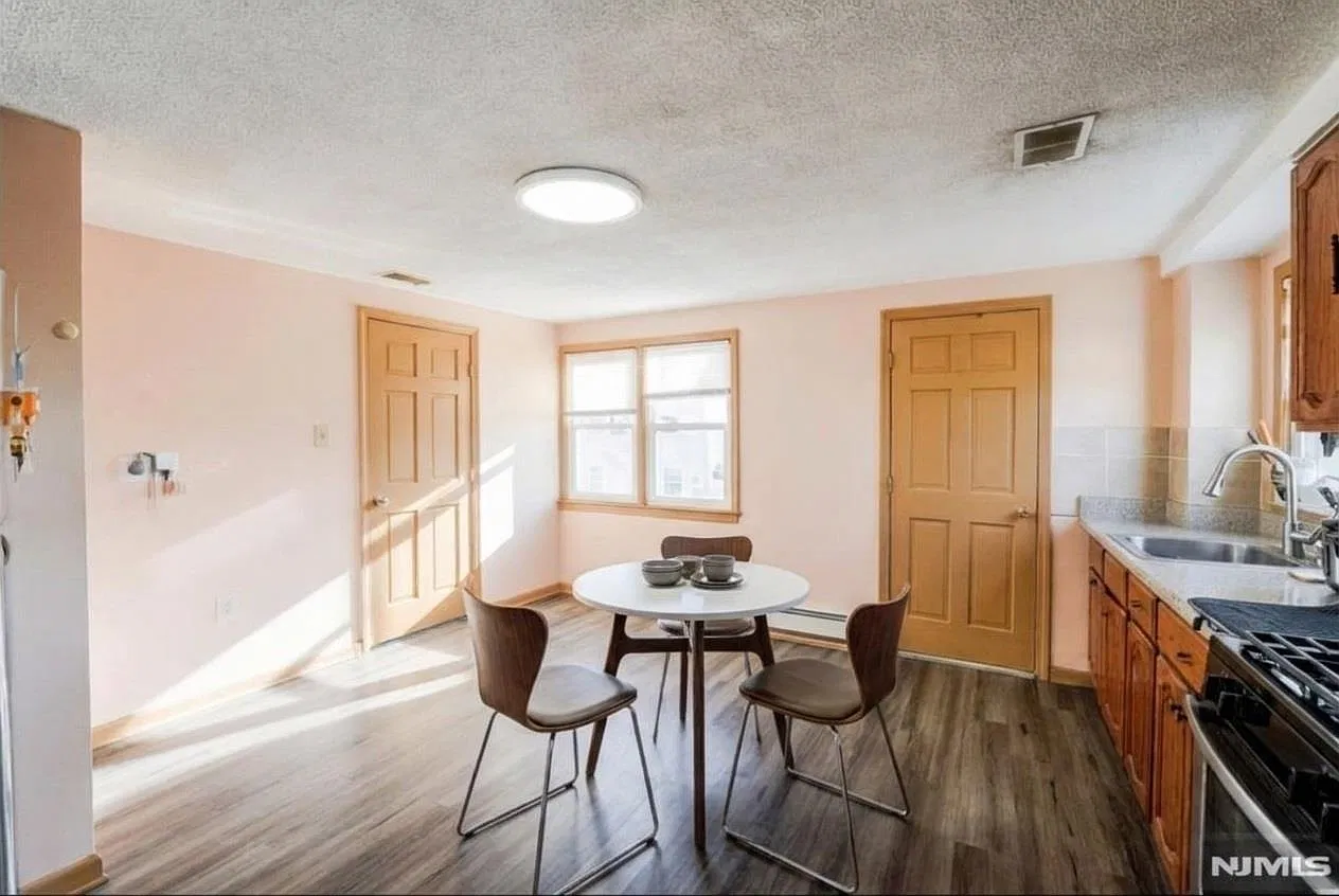 2 bed, 1.0 bath, $2,400 — Photo 3