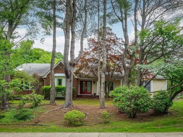 1 Ledgewood Circle, East Setauket, NY 11733