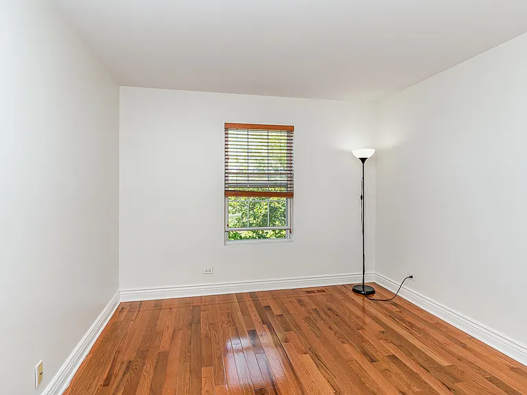 593 Springbrook Trl N — Photo 10