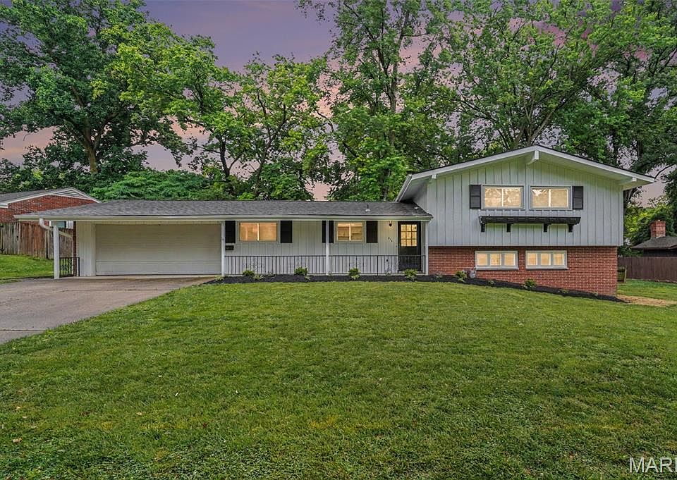 1st image of 216 Country Club Ln
