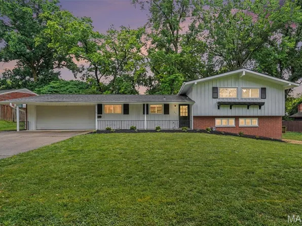 216 Country Club Ln, Belleville, IL 62223