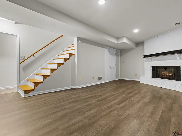 1321 Leaning Tree Ln #B — Photo 23