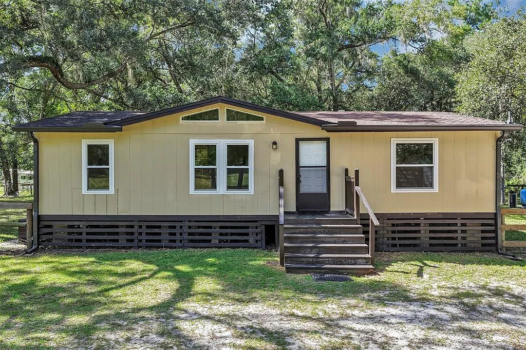 3 bed, 2.0 bath, 1054 sqft, $3,000 — Photo 1