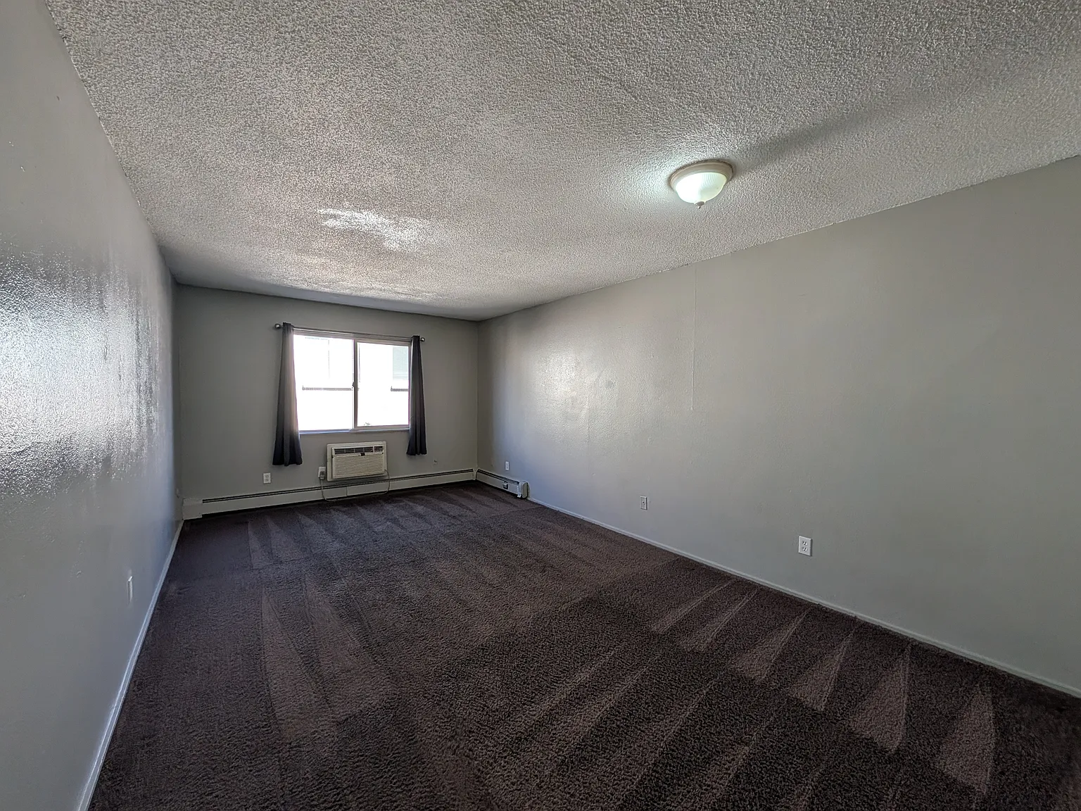 1 bed, 550 sqft, $1,050 — Photo 2