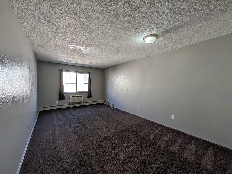 1425 N Yosemite St #6 — Photo 2