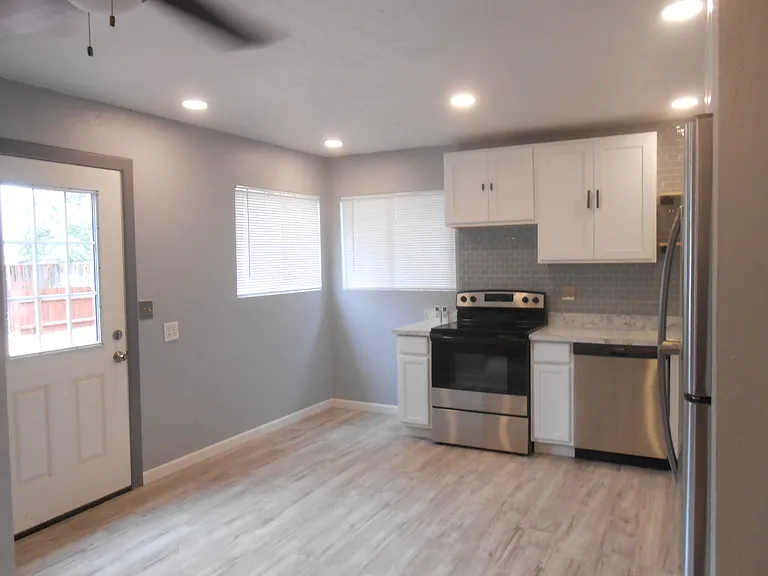 1017 S Westerly Rd — Photo 12