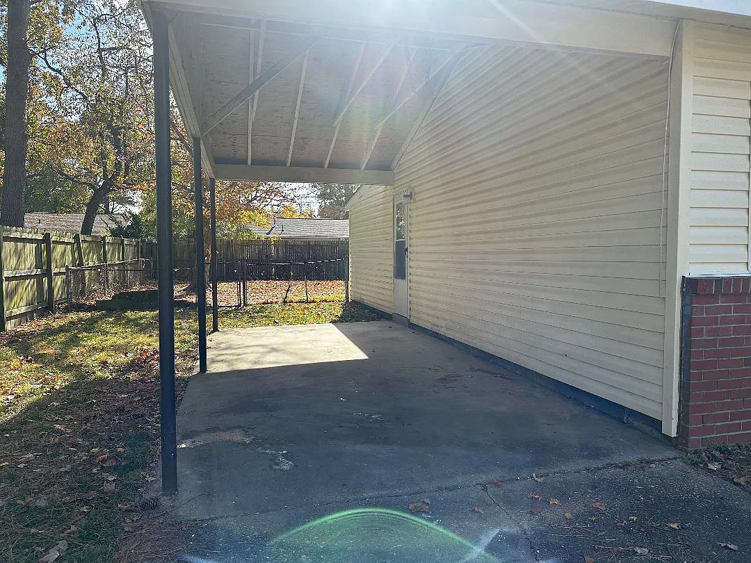 3 bed, 1000 sqft, $1,695 — Photo 3