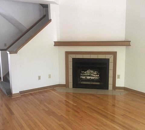 3rd image of 823 Park St