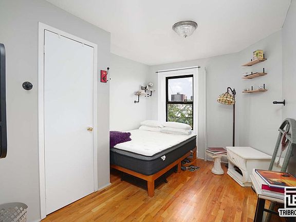 5th image of 626 Willoughby Ave APT 1