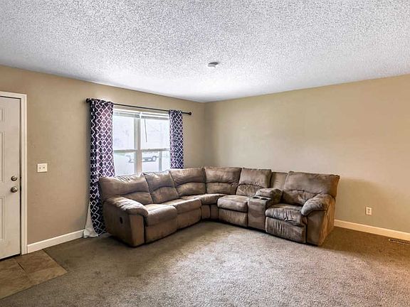 3rd image of 1118 E 5th St