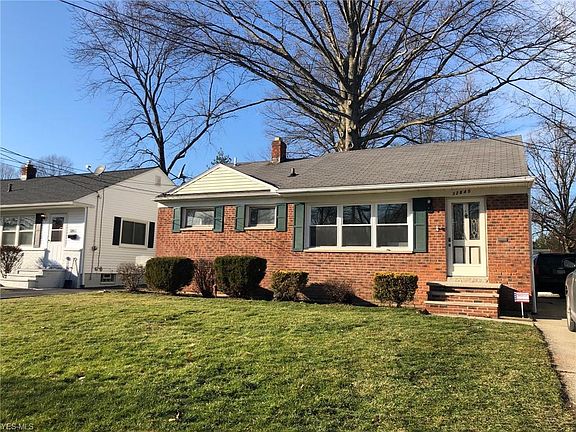 3rd image of 32845 Parkway Dr