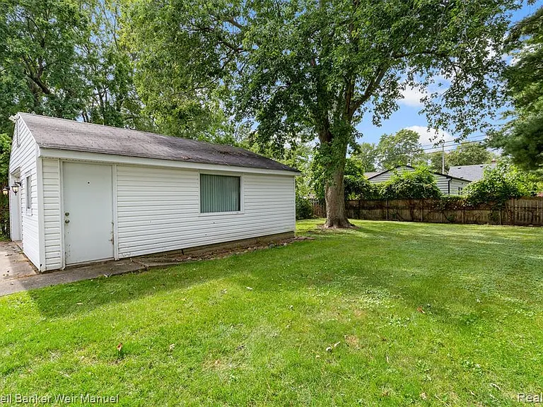 754 S Bywood Ave — Photo 16