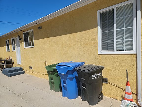 2nd image of 3901 Bentley Ave