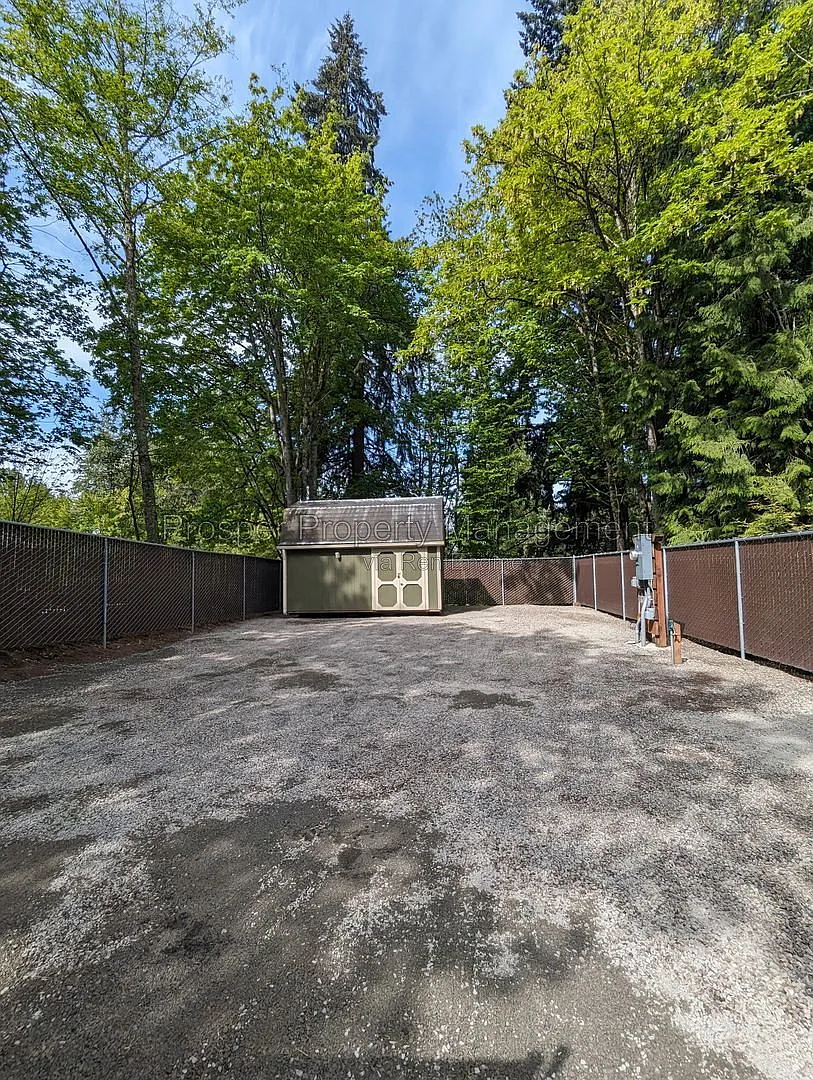 Studio, $995 — Photo 2