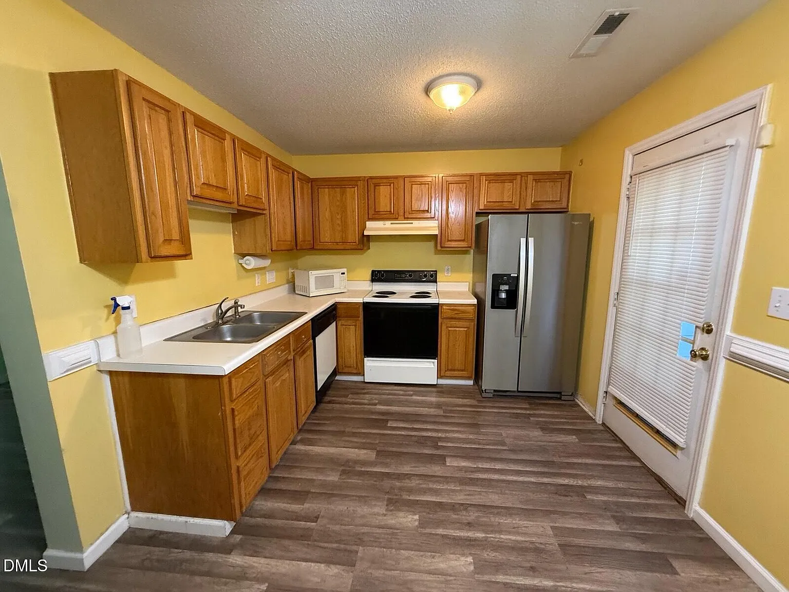 2 bed, 2.5 bath, $1,525 — Photo 2