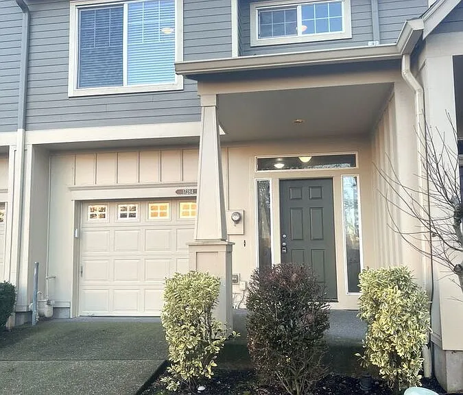 17284 Pleasanton Ln — Photo 2