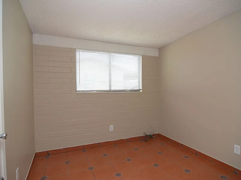 1074 W Pennsylvania Dr — Photo 12