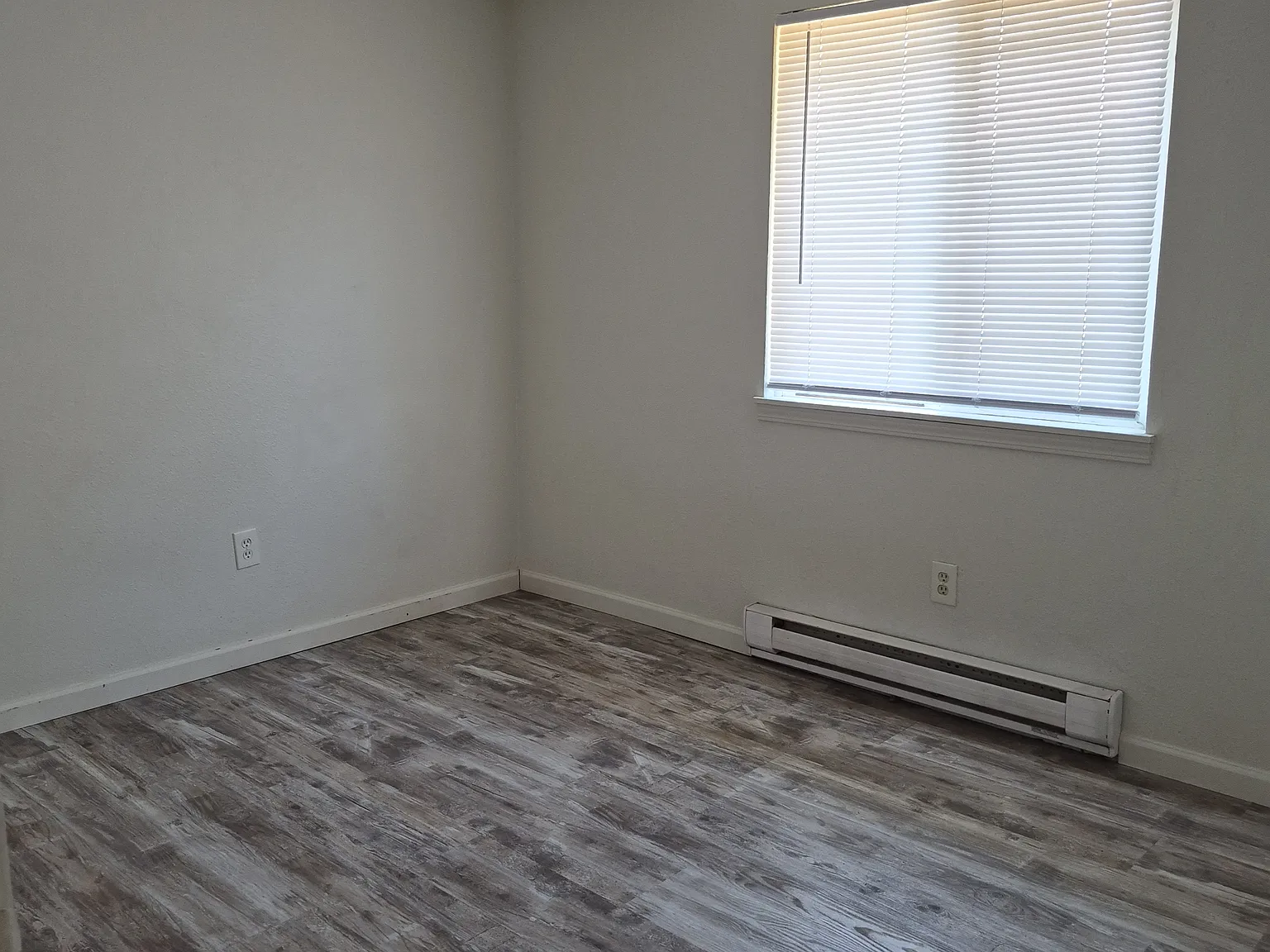 3 bed, 1032 sqft, $2,000 — Photo 3