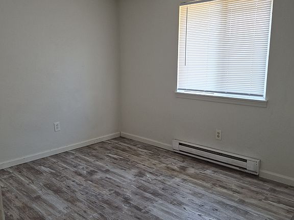 3rd image of 10858 Blake Ct NE