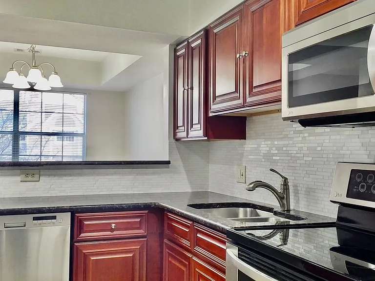 5705 Chapman Mill Dr #150 — Photo 9