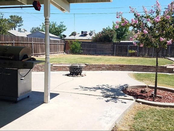 4th image of 209 E Bainbridge Dr