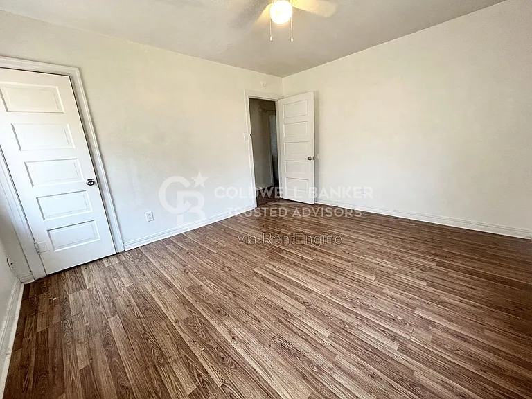 114 Avenue V — Photo 9