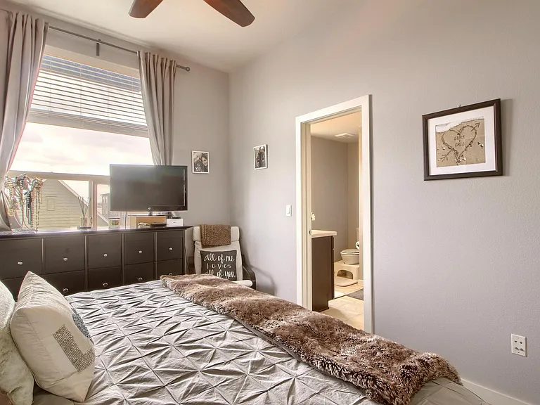 3045 Geneva St — Photo 18