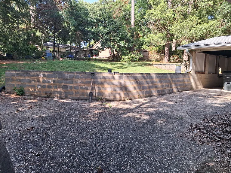 411 Barclay Ave — Photo 2