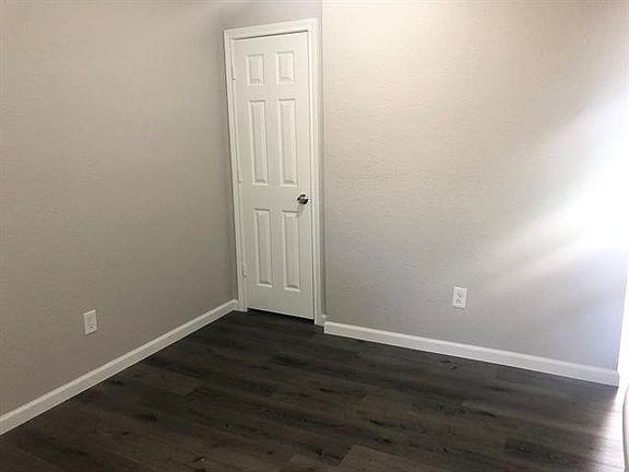 5th image of 844 NW Summercrest Blvd