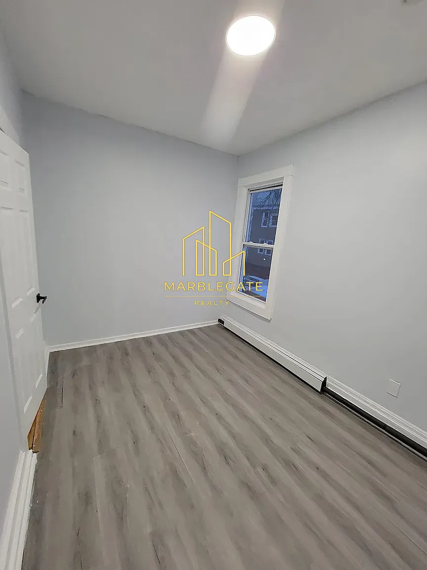 3 bed, 1050 sqft, $2,100 — Photo 1