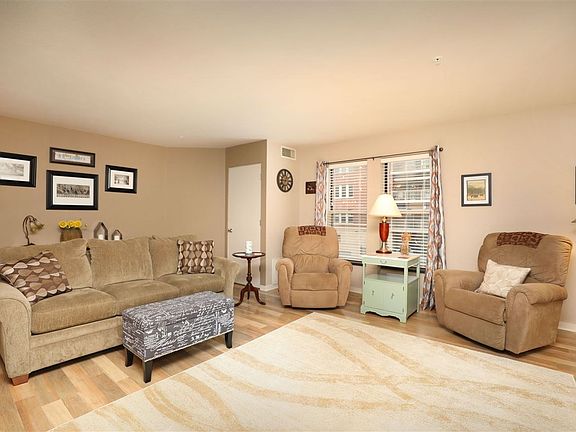3rd image of 118 S Washington St #235-1