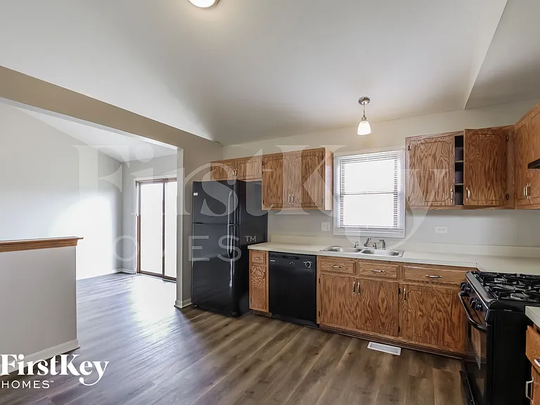 2416 Waterford Dr — Photo 6