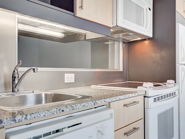 350 Wellington St W #M08 — Photo 13