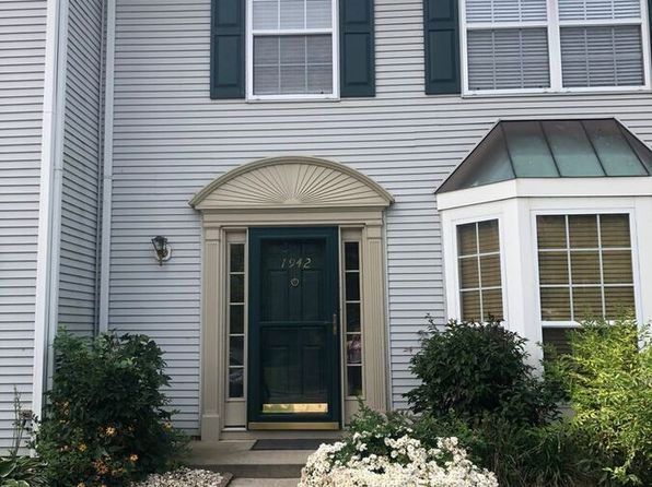 1942 Pine Ct