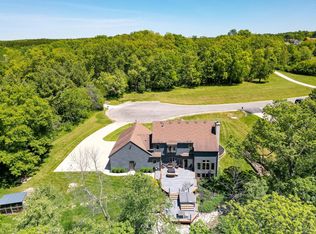 W303N8753 Woodland Dr, Hartland, WI 53029