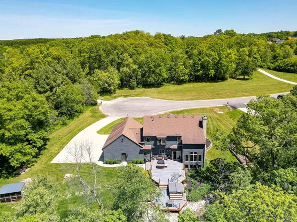 W303N8753 Woodland DRIVE, Hartland, WI 53029