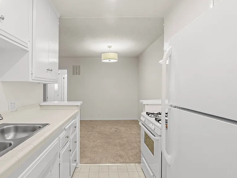1226 McClellan Dr — Photo 13
