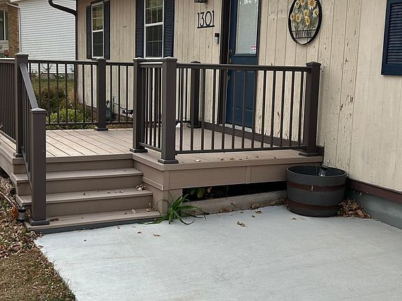 3rd image of 1301 Ridgeview Ter NE