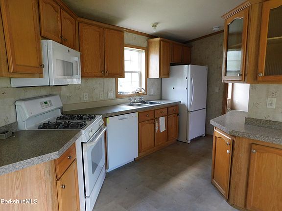 4th image of 3 Lakewood Cir