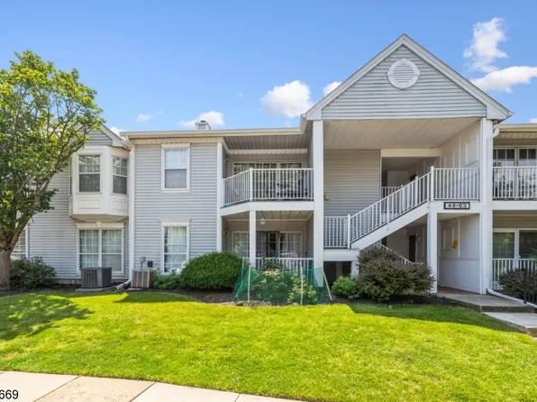 49 Caitlin Ct, Franklin Twp., NJ 08823