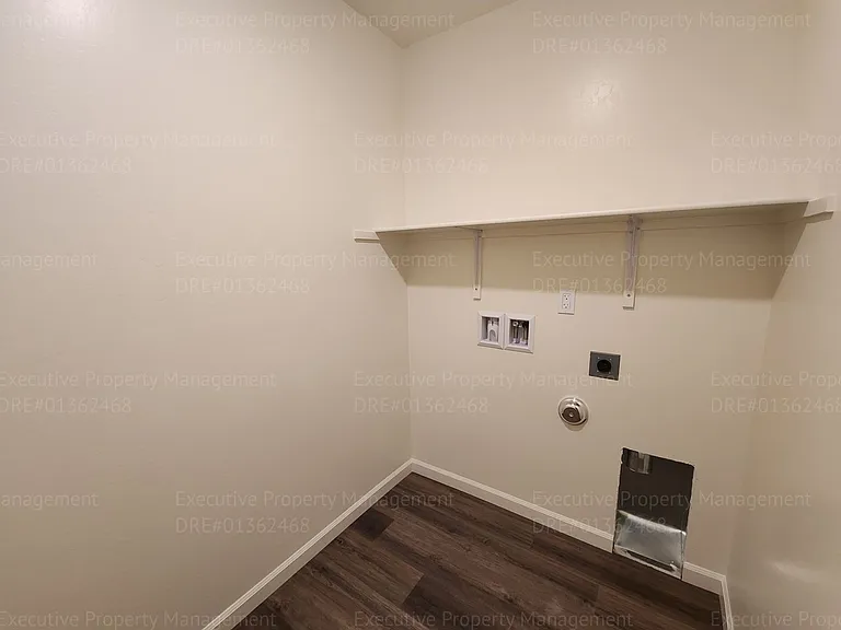 8921 Kemi St — Photo 13